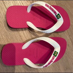 Havaianas, toddler flip flops, European size 31/32, color is pink